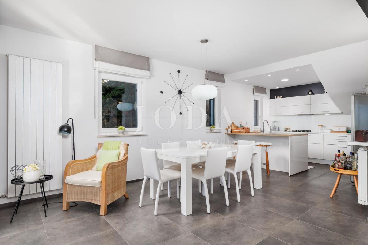 Hiša Prizna blizu morja