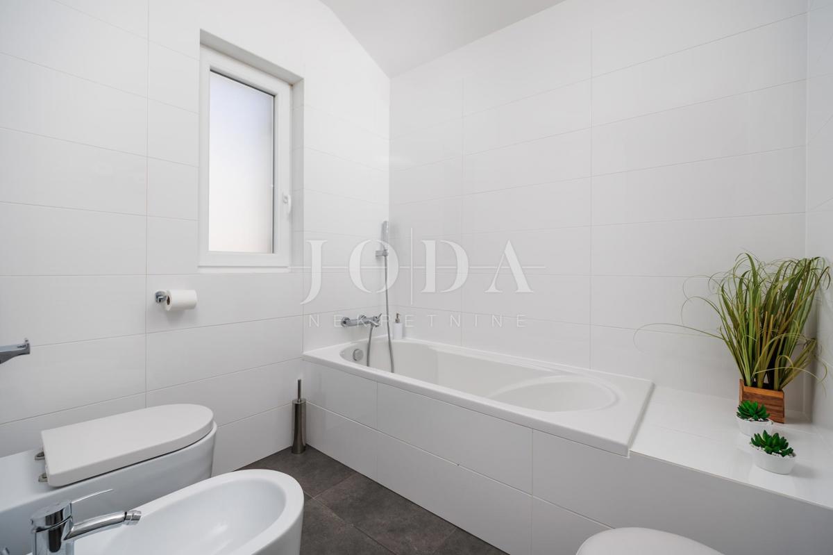 Hiša Prizna blizu morja