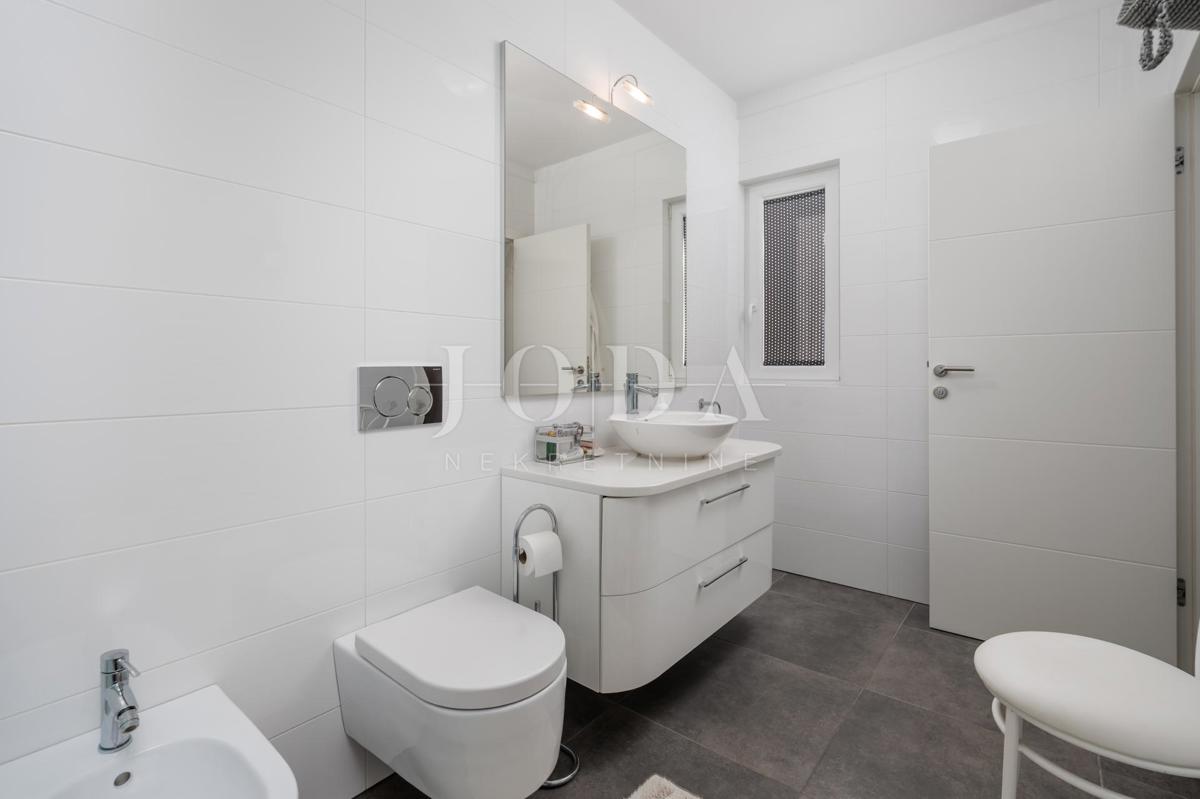 Hiša Prizna blizu morja