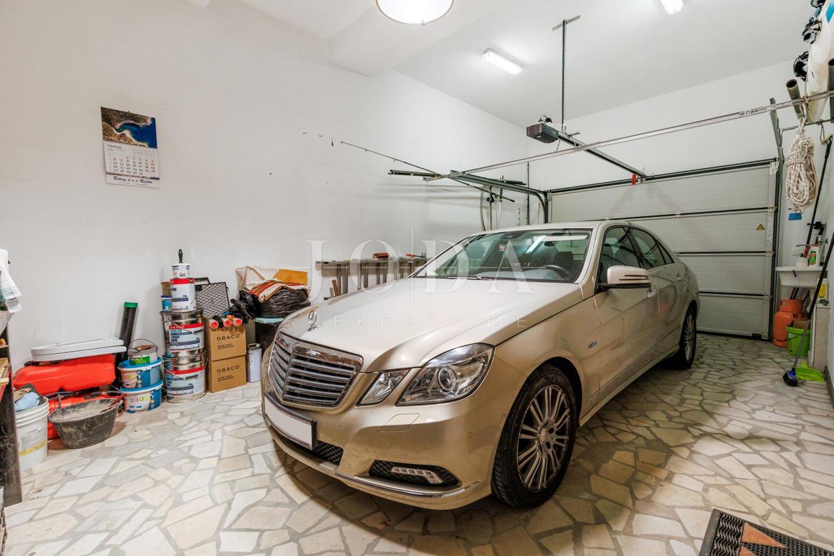 Hiša Prizna blizu morja