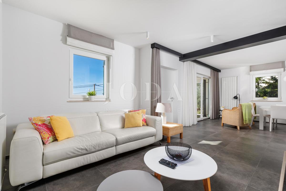 Hiša Prizna blizu morja