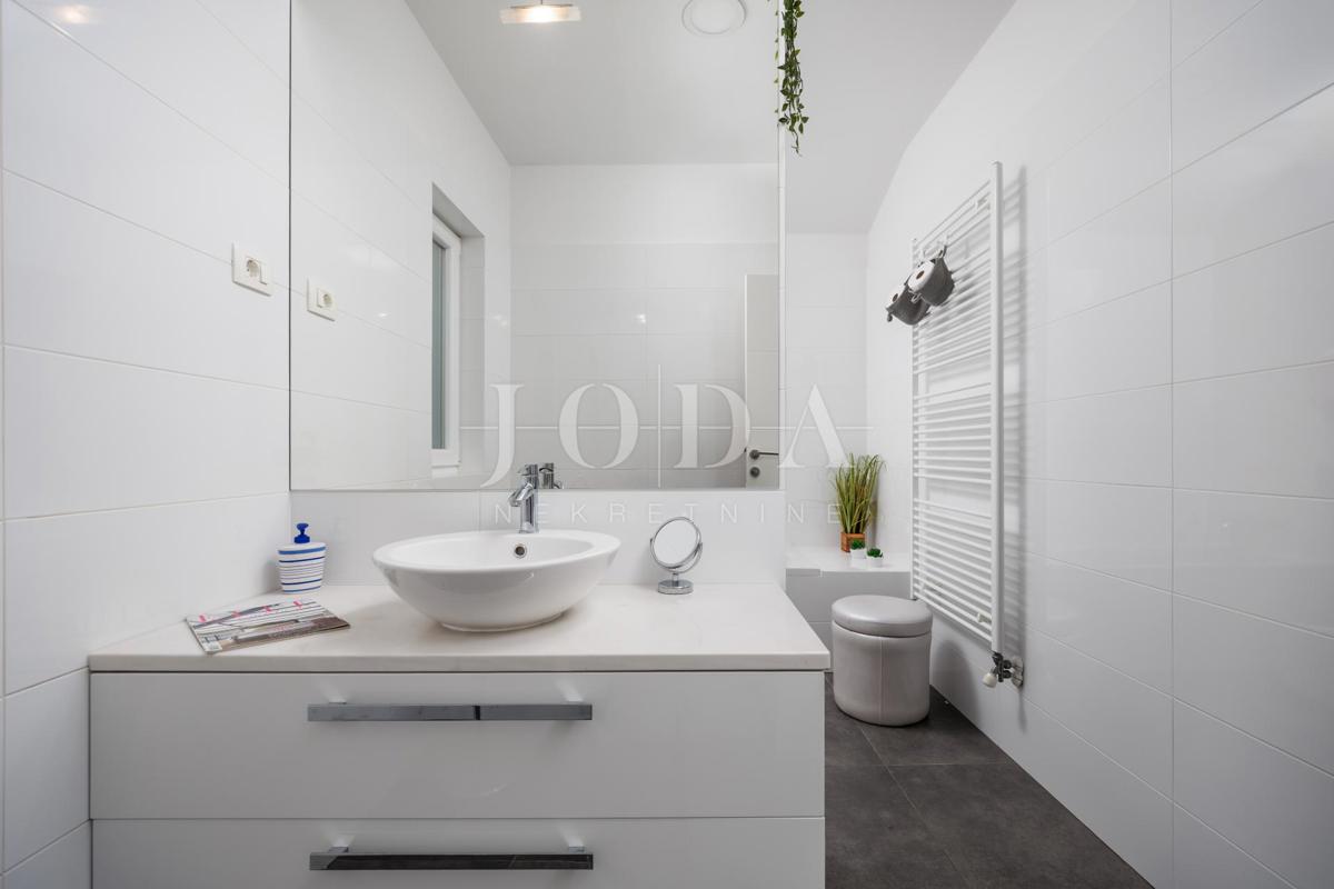 Hiša Prizna blizu morja