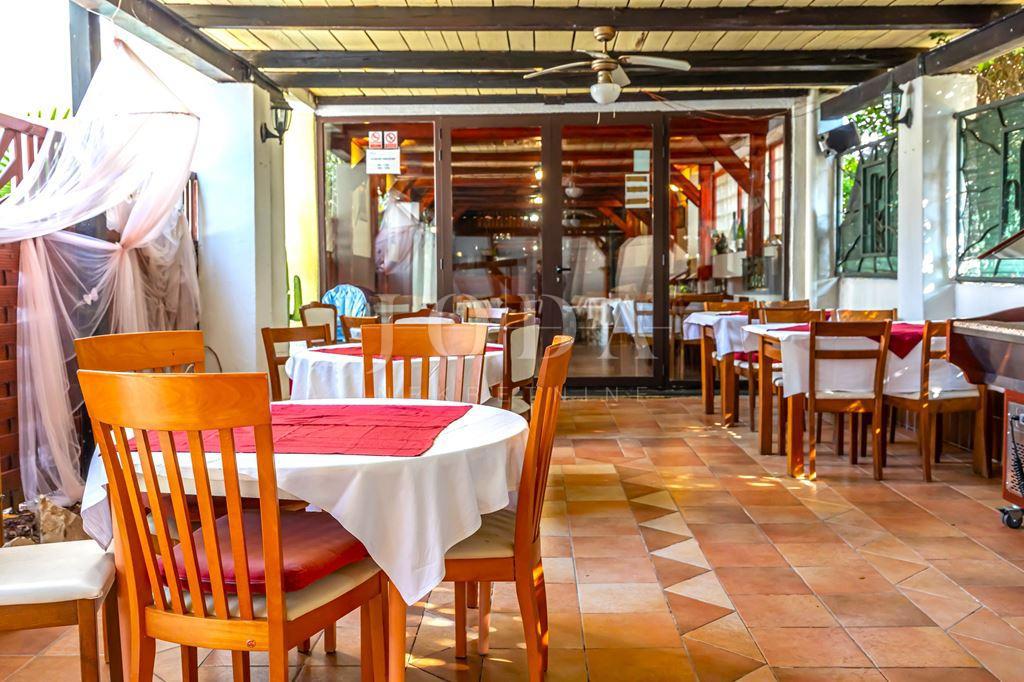 CRIKVENICA – Penzion z restavracijo, 30 metrov od morja