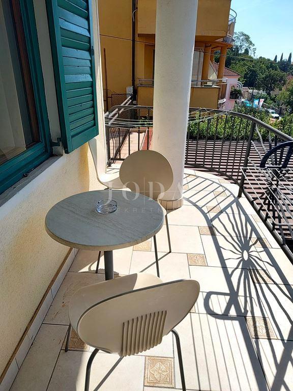 CRIKVENICA – Penzion z restavracijo, 30 metrov od morja