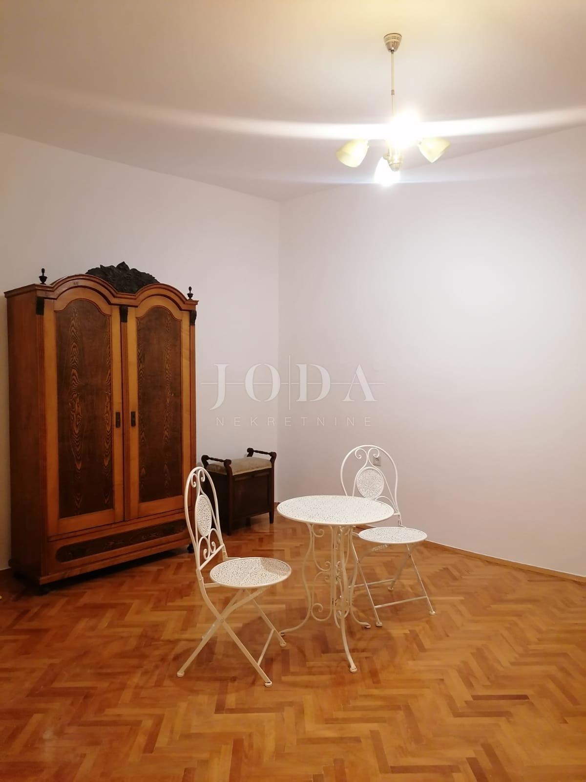 Bribir – Starejša hiša z velikim vrtom, garažo in dodatnimi prostori