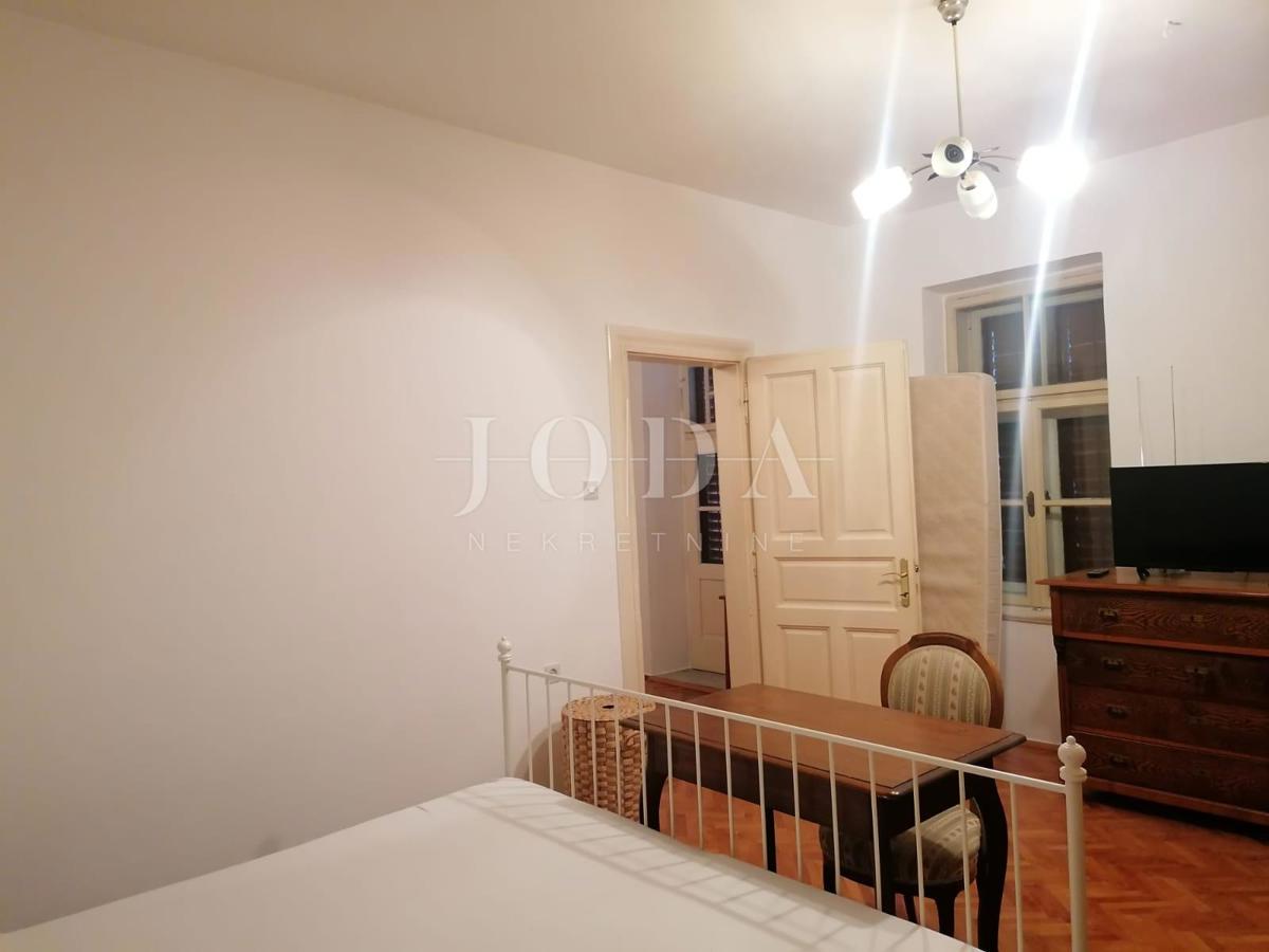 Bribir – Starejša hiša z velikim vrtom, garažo in dodatnimi prostori