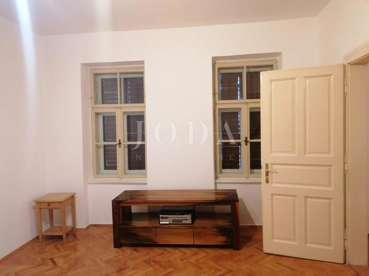 Bribir – Starejša hiša z velikim vrtom, garažo in dodatnimi prostori