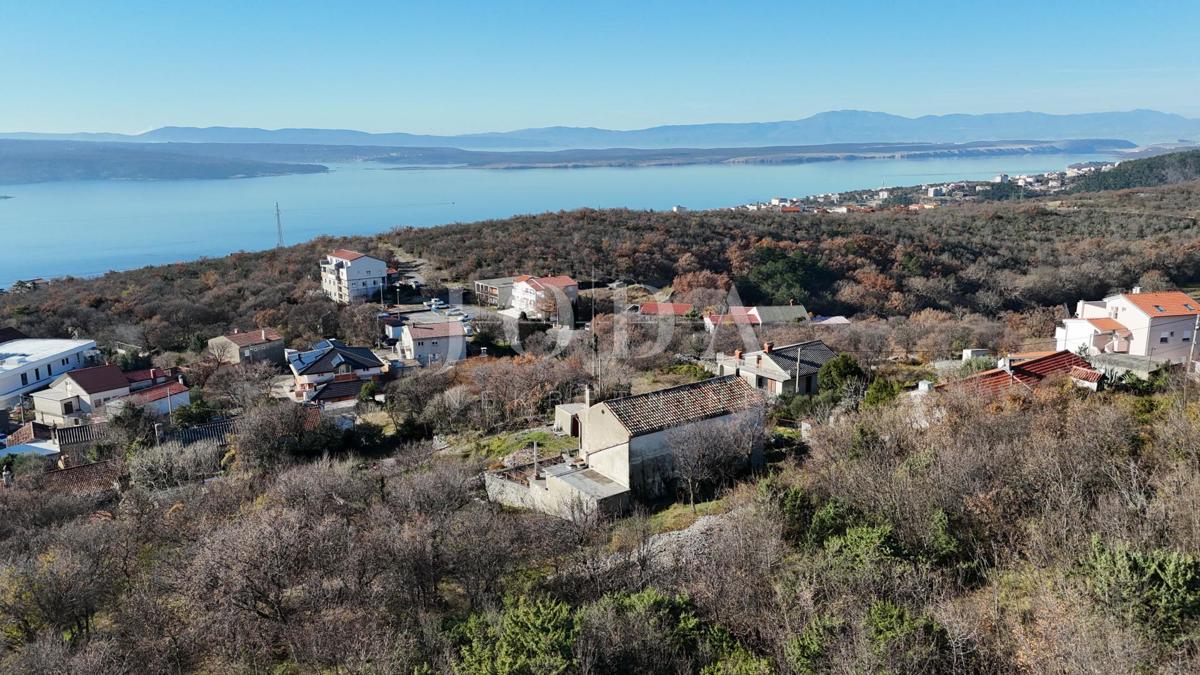 Kamnita hiša z velikim zemljiščem in pogledom na morje – Crikvenica