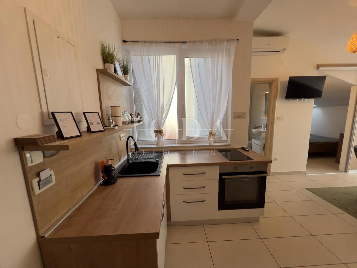 Prenovljeno stanovanje v središču Crikvenice