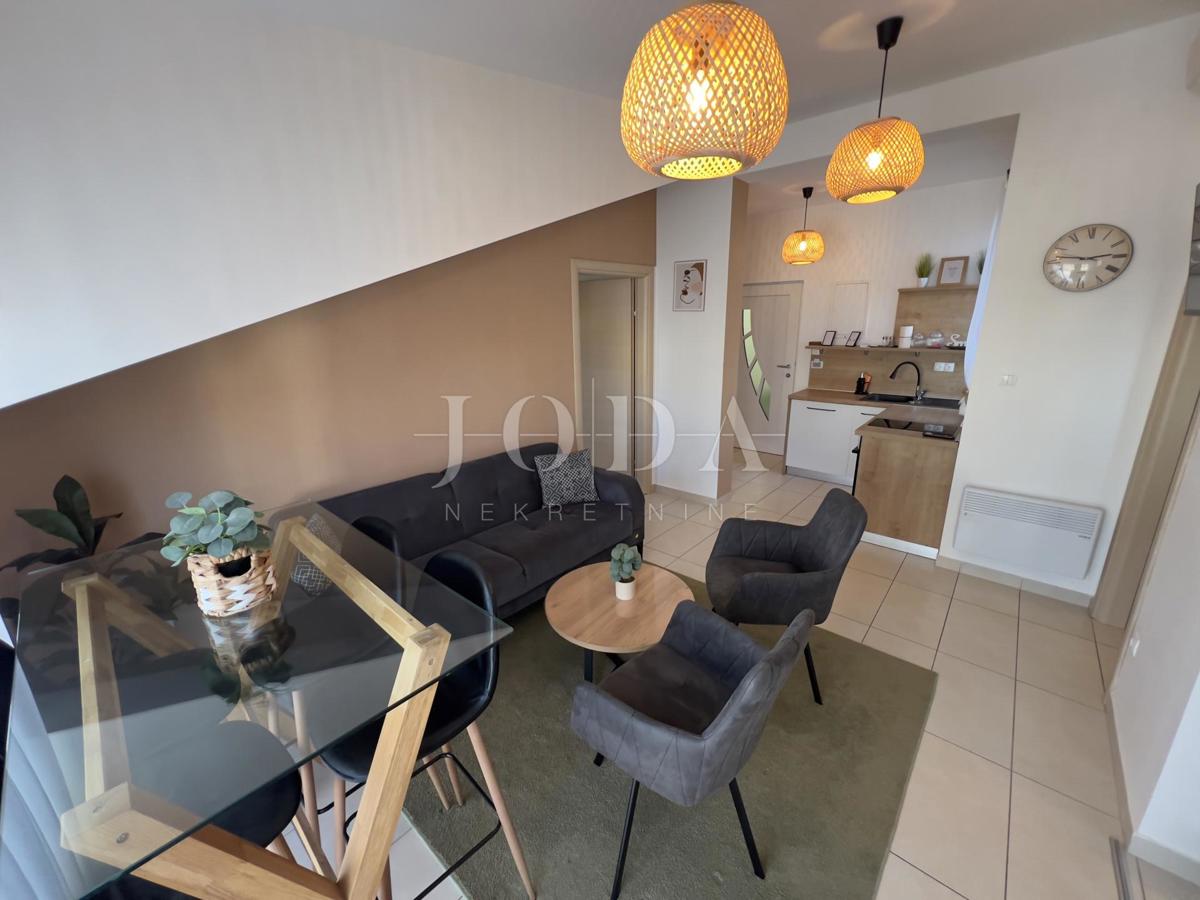 Prenovljeno stanovanje v središču Crikvenice