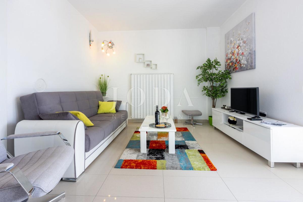 Hiša z dvema apartmajema in panoramskim razgledom