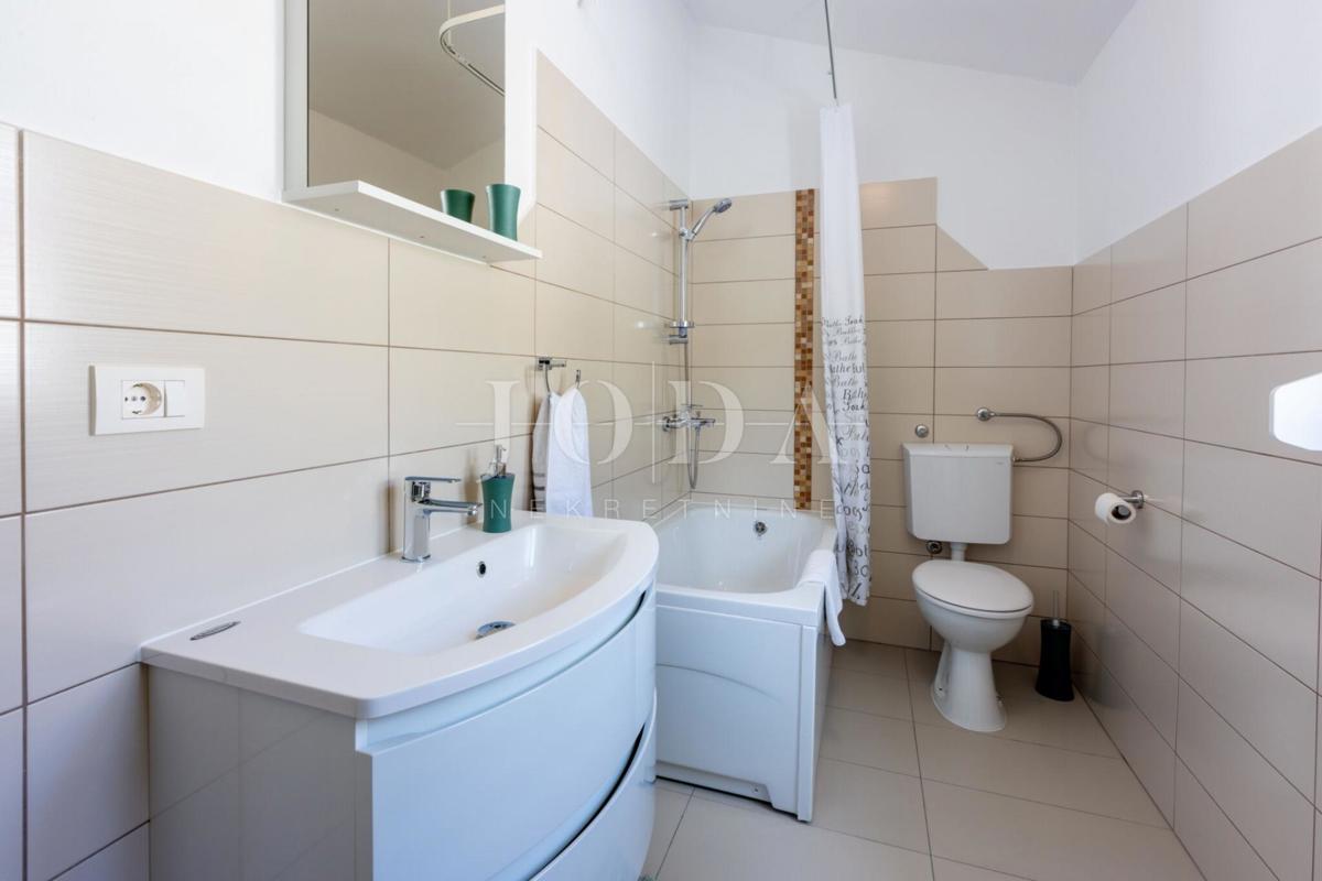 Hiša z dvema apartmajema in panoramskim razgledom