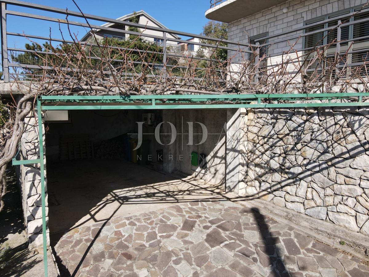 Hiša z dvema apartmajema in panoramskim razgledom