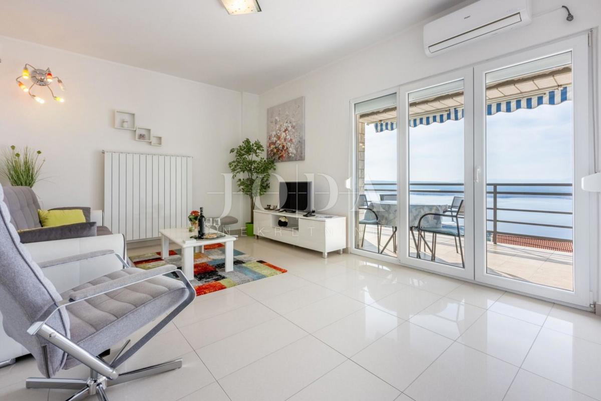 Hiša z dvema apartmajema in panoramskim razgledom