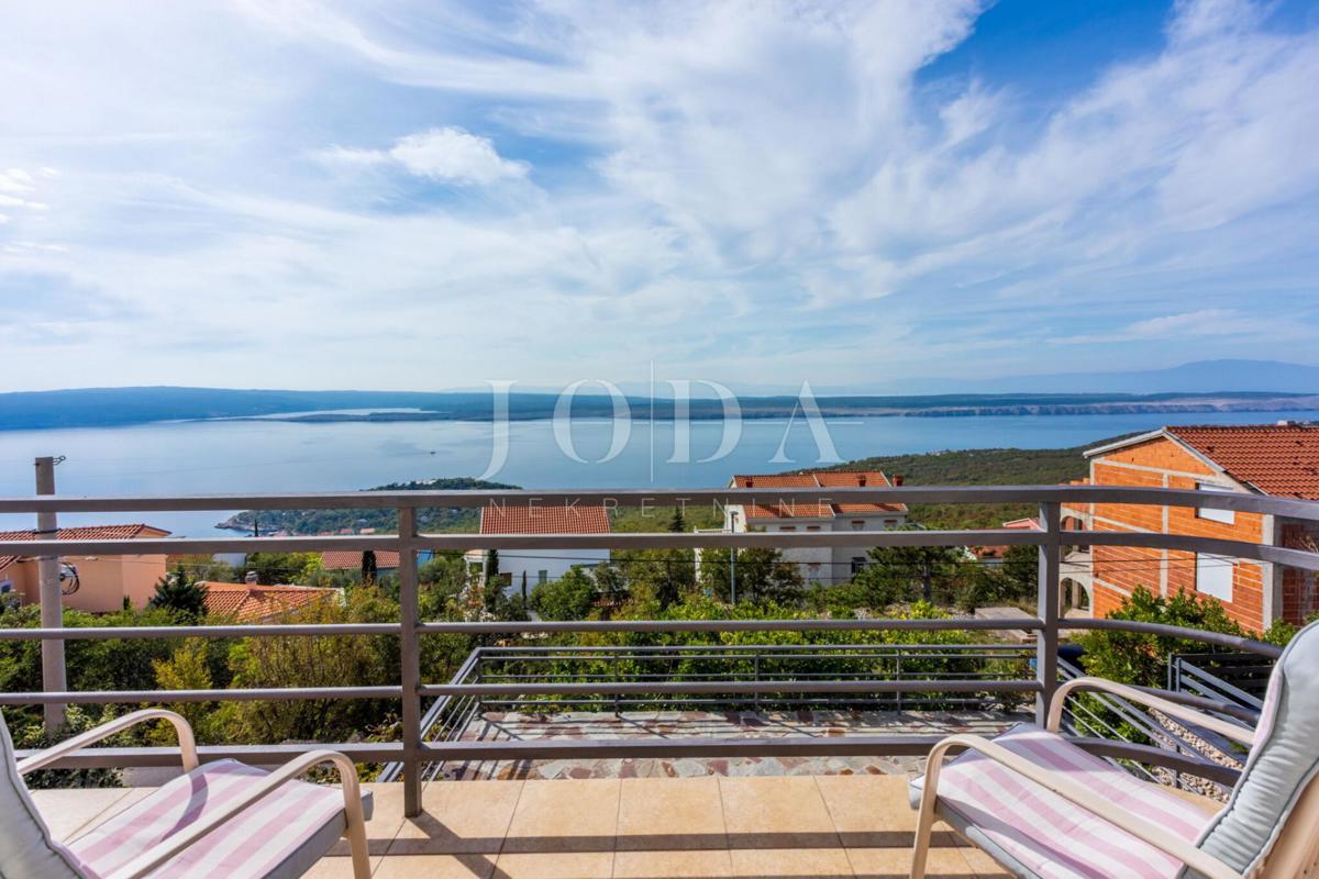 Hiša z dvema apartmajema in panoramskim razgledom