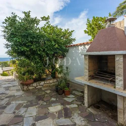 Hiša z dvema apartmajema in panoramskim razgledom