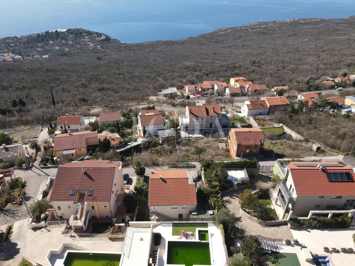 Hiša z dvema apartmajema in panoramskim razgledom