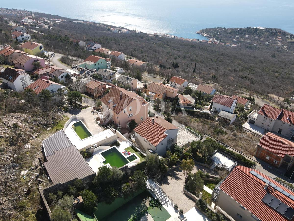 Hiša z dvema apartmajema in panoramskim razgledom