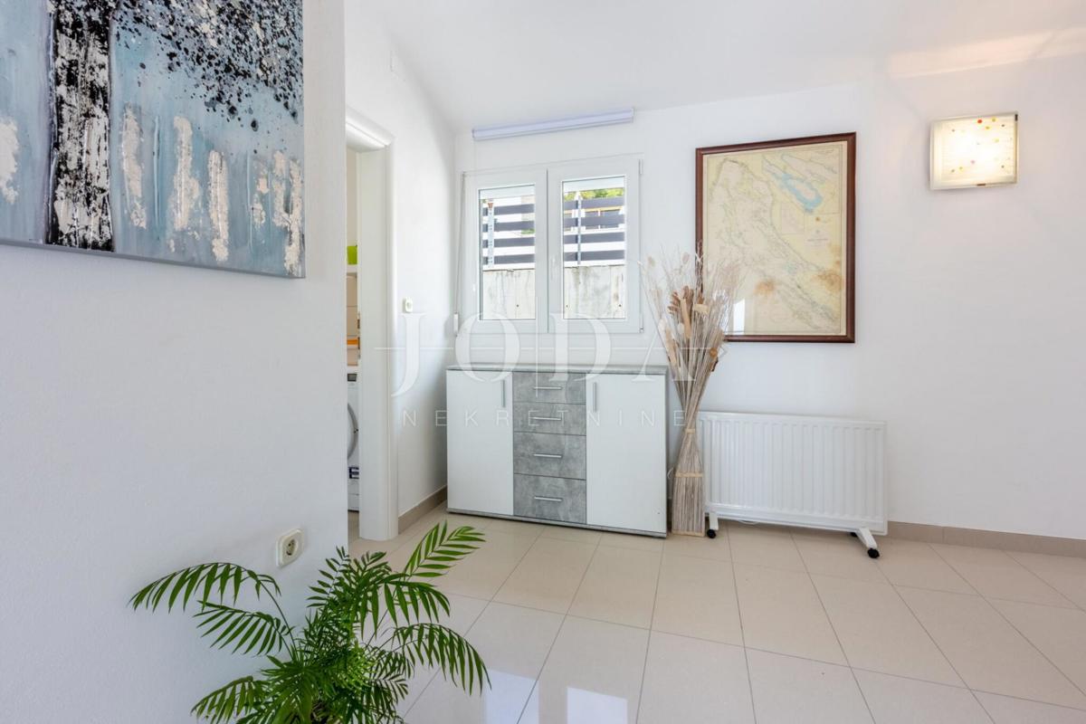 Hiša z dvema apartmajema in panoramskim razgledom