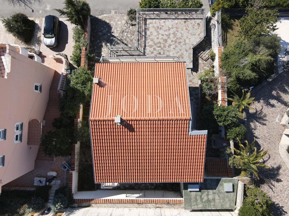 Hiša z dvema apartmajema in panoramskim razgledom