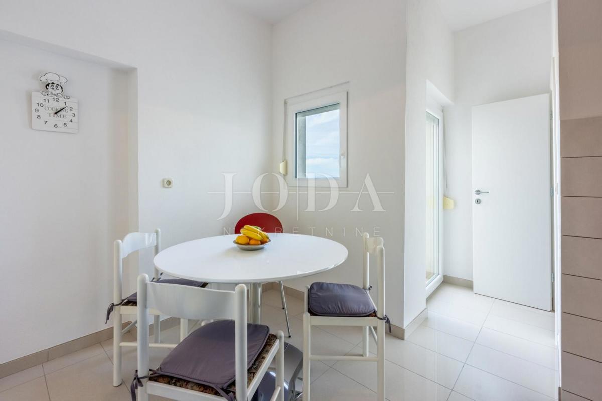 Hiša z dvema apartmajema in panoramskim razgledom