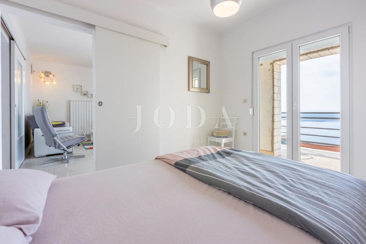 Hiša z dvema apartmajema in panoramskim razgledom