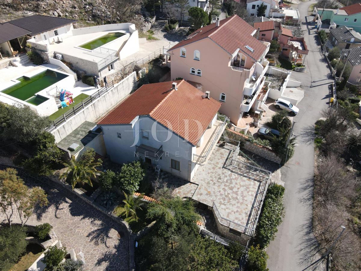 Hiša z dvema apartmajema in panoramskim razgledom