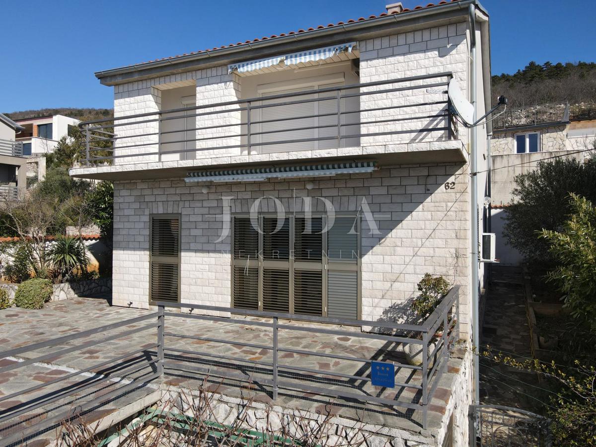 Hiša z dvema apartmajema in panoramskim razgledom