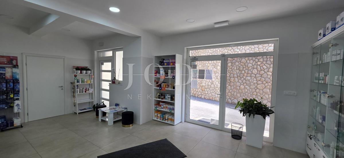 Poslovni prostor Dramalj, Crikvenica, 107m2