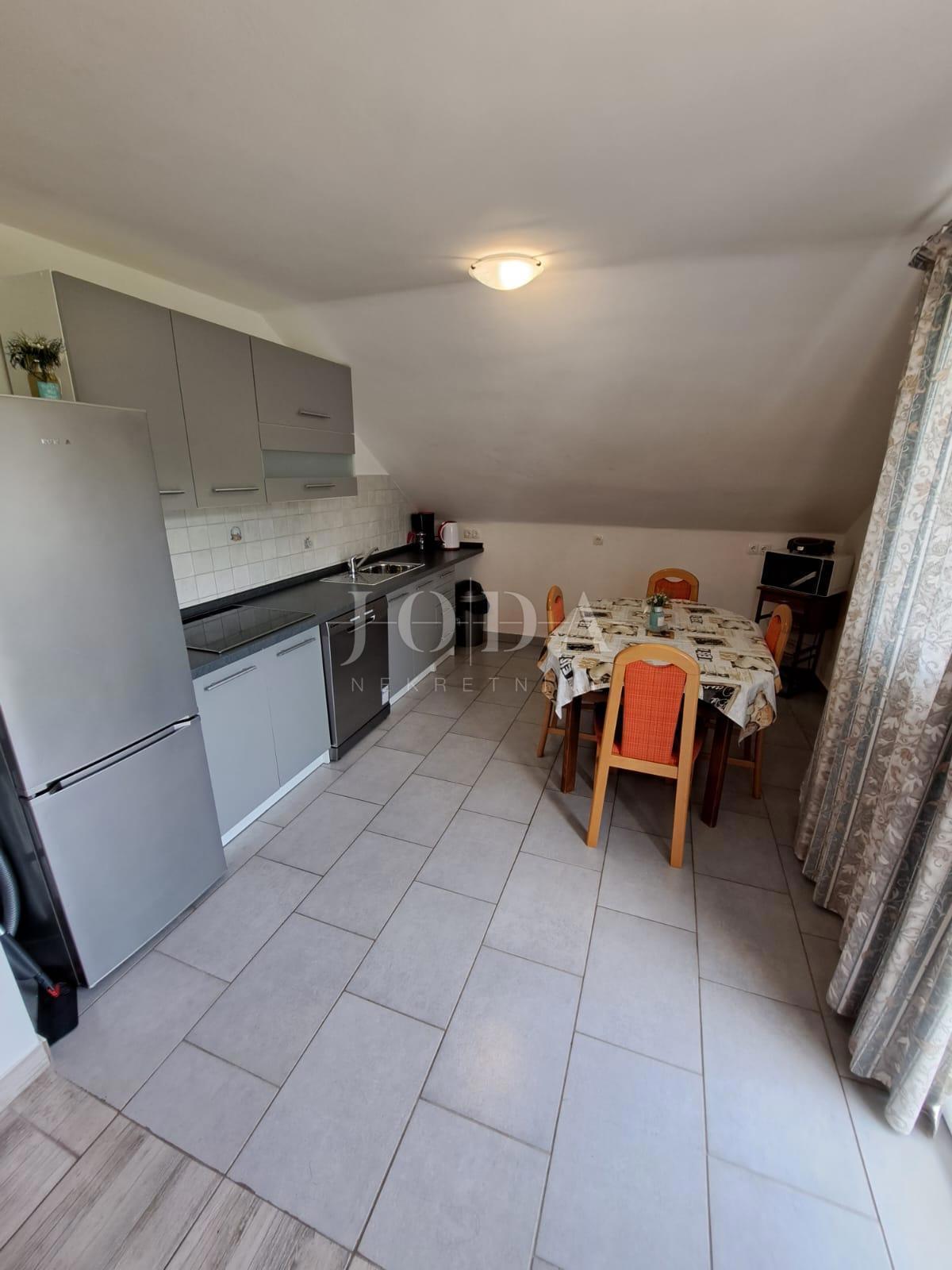 Lepa hiša s 4 stanovanjskimi enotami, Vrbnik