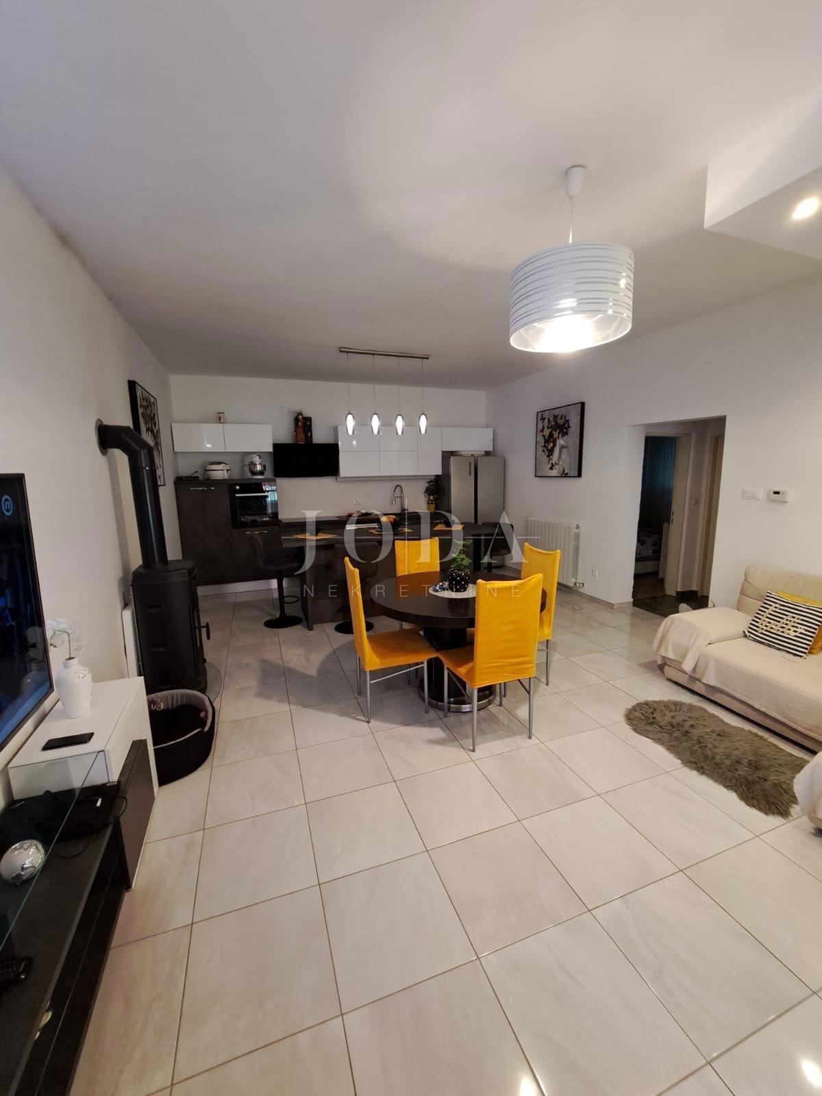 Lepa hiša s 4 stanovanjskimi enotami, Vrbnik