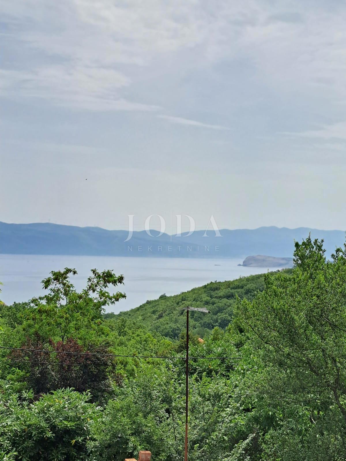 Lepa hiša s 4 stanovanjskimi enotami, Vrbnik