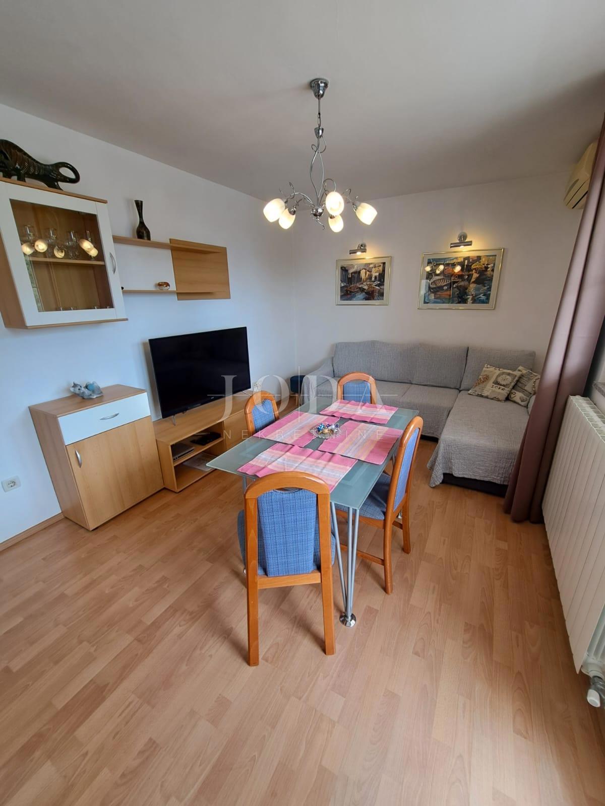 Lepa hiša s 4 stanovanjskimi enotami, Vrbnik