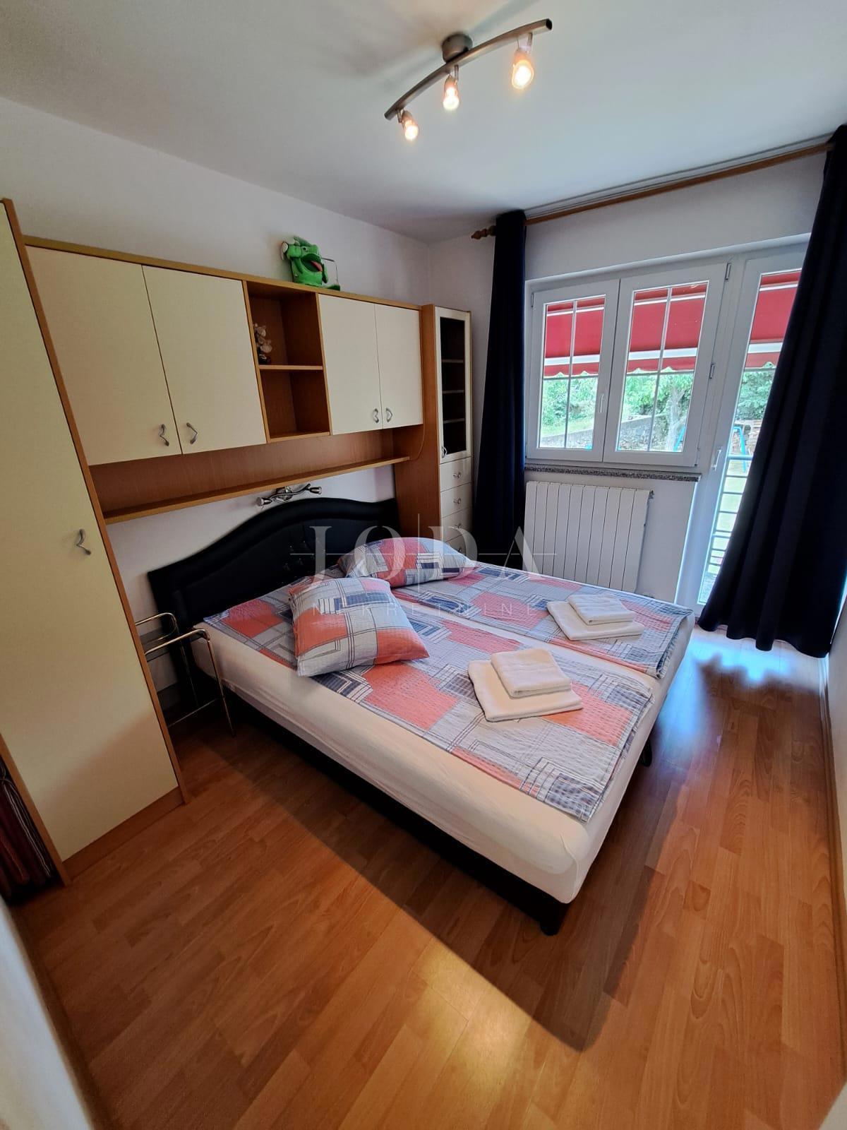 Lepa hiša s 4 stanovanjskimi enotami, Vrbnik