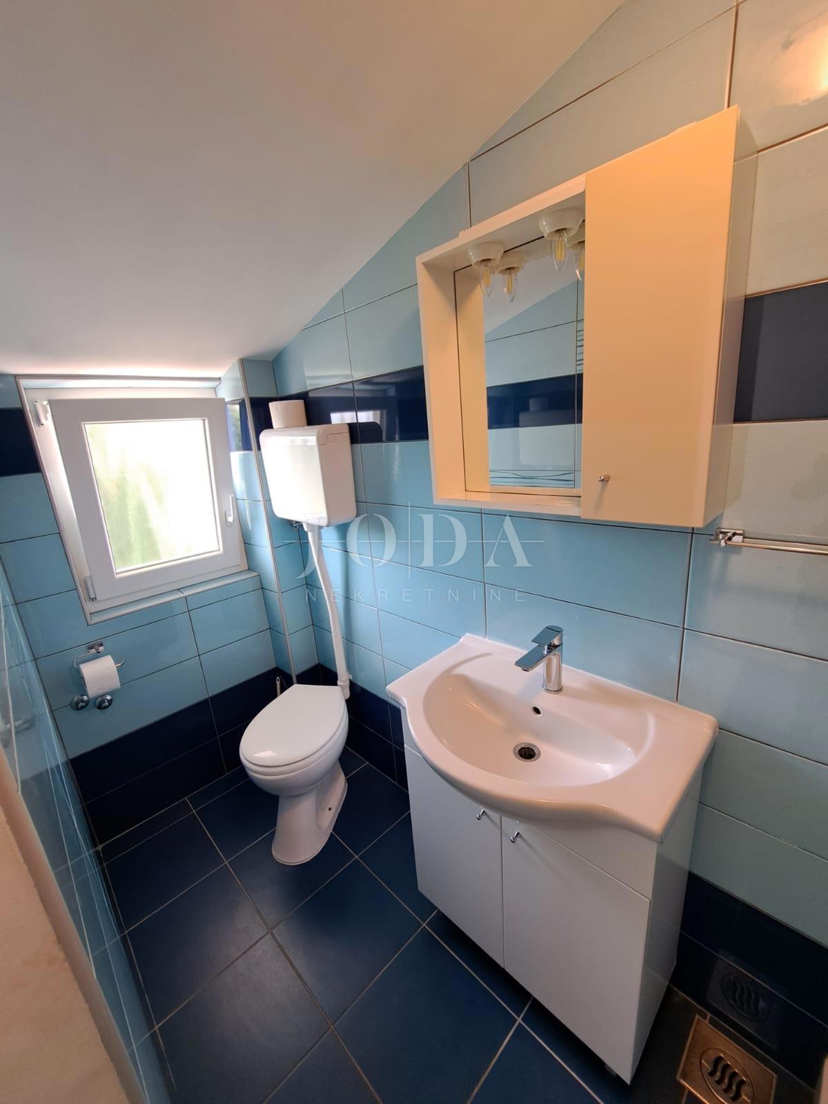 Lepa hiša s 4 stanovanjskimi enotami, Vrbnik