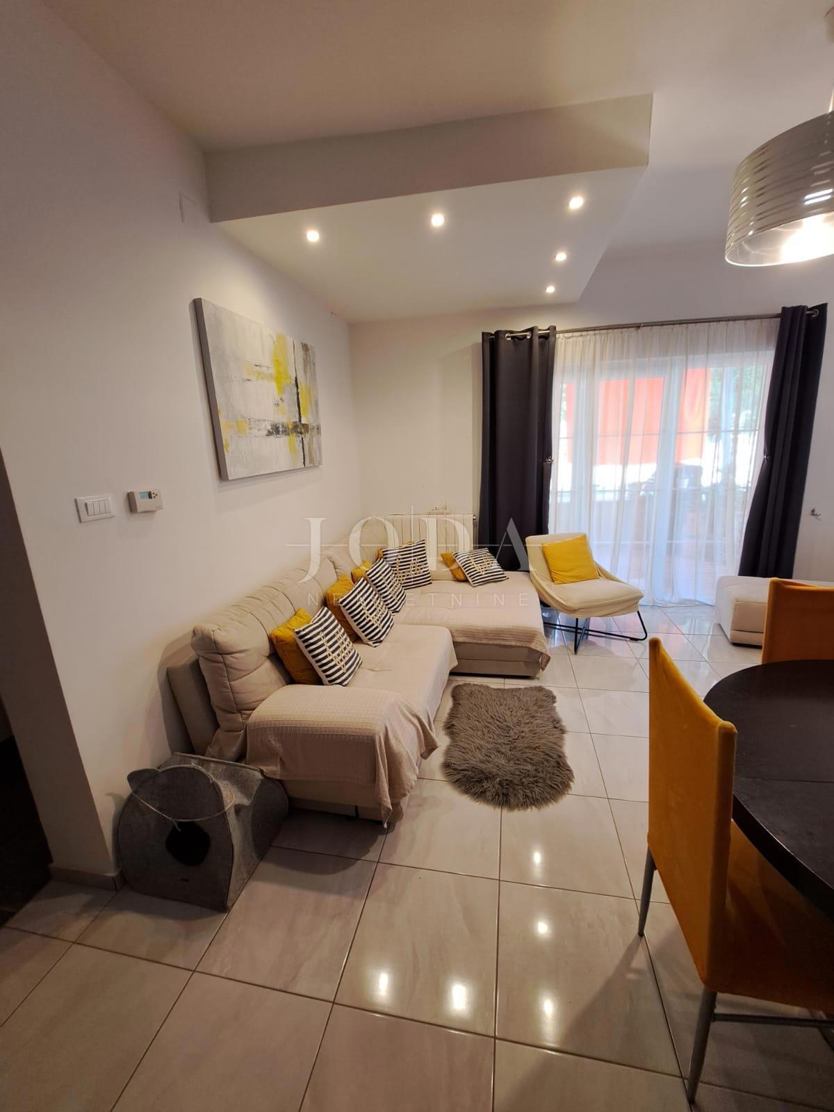 Lepa hiša s 4 stanovanjskimi enotami, Vrbnik