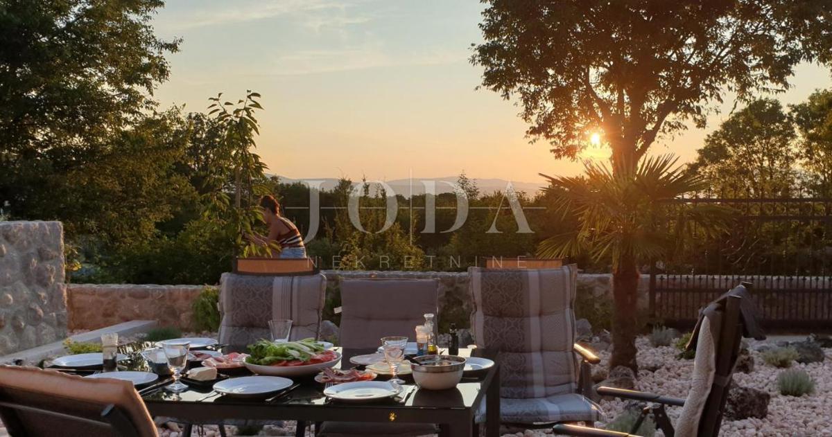 Čudovita vila z bazenom, v bližini Malinske