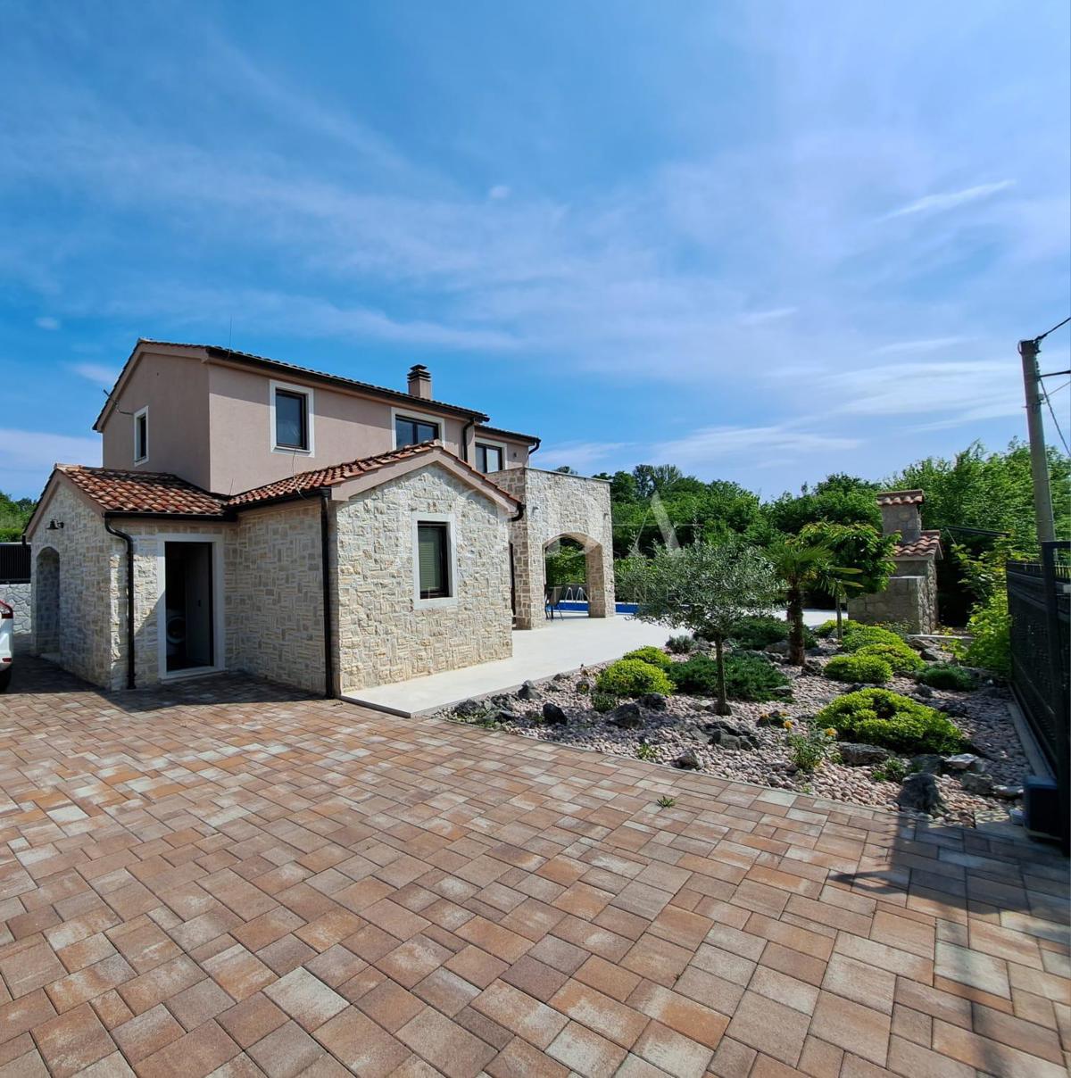 Čudovita vila z bazenom, v bližini Malinske