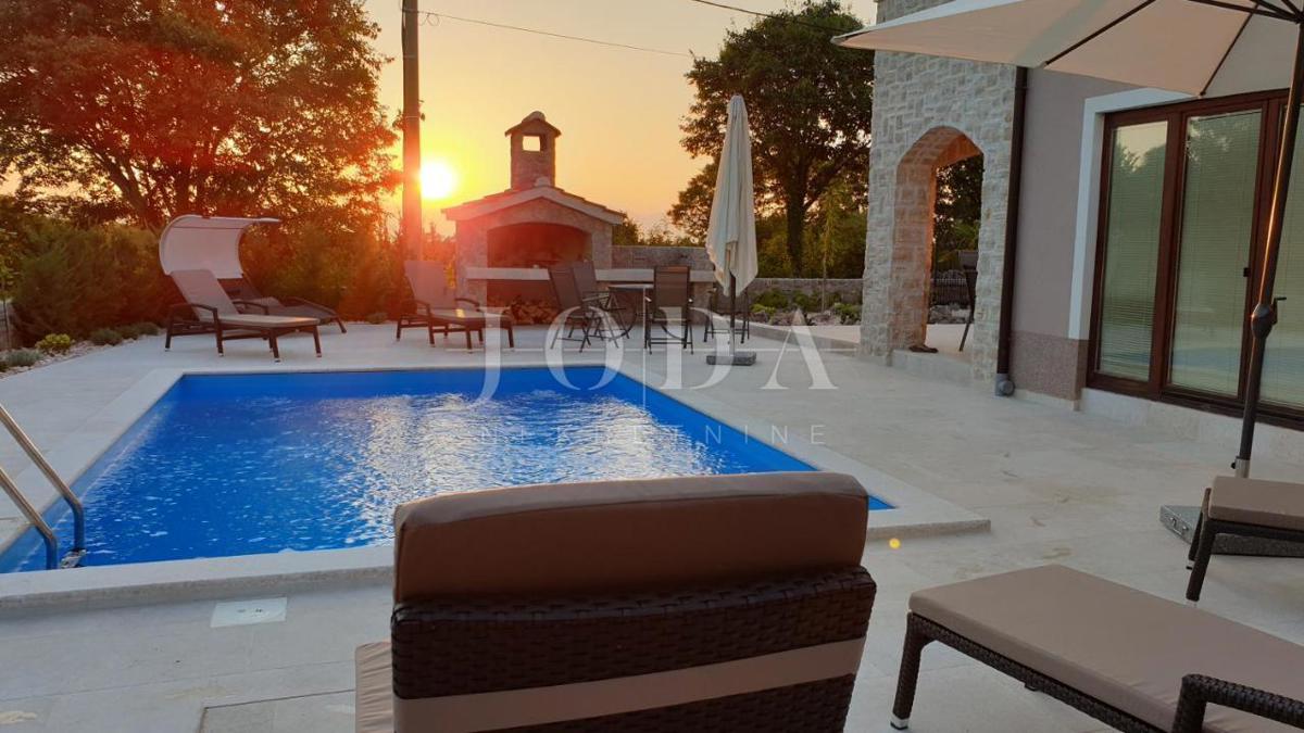 Čudovita vila z bazenom, v bližini Malinske