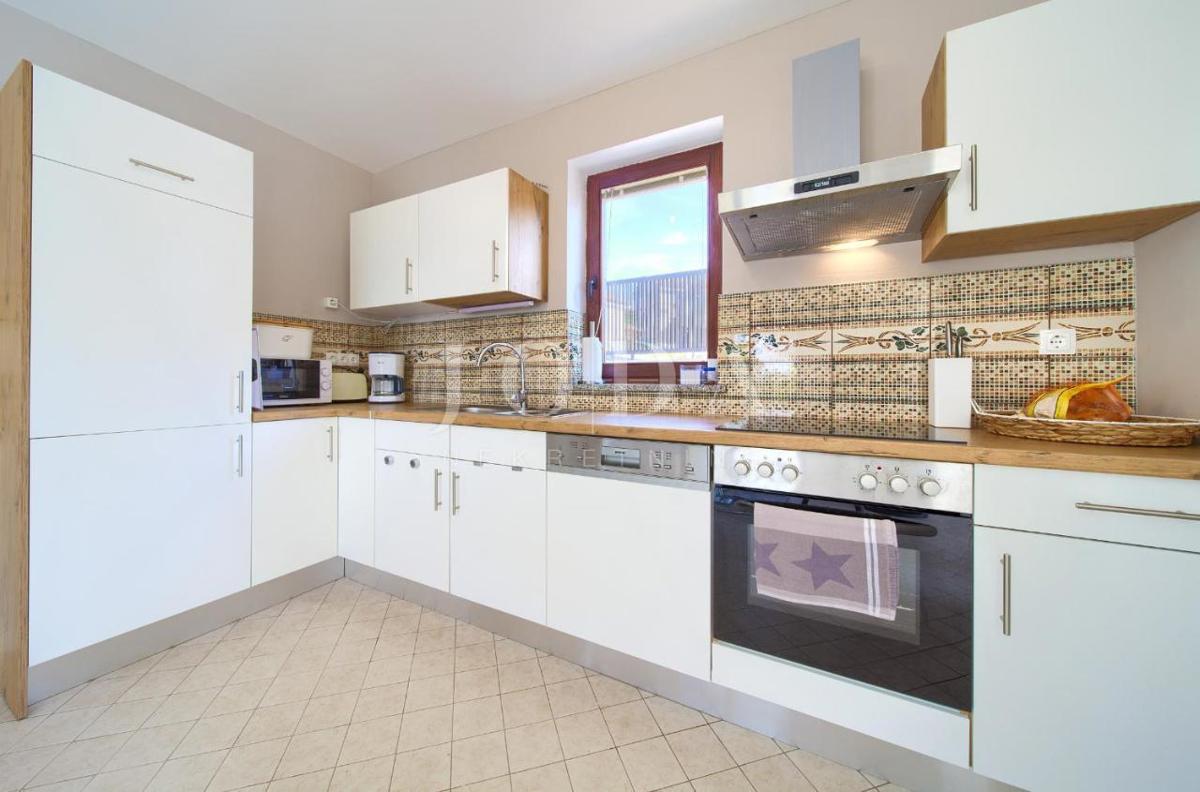 Čudovita vila z bazenom, v bližini Malinske