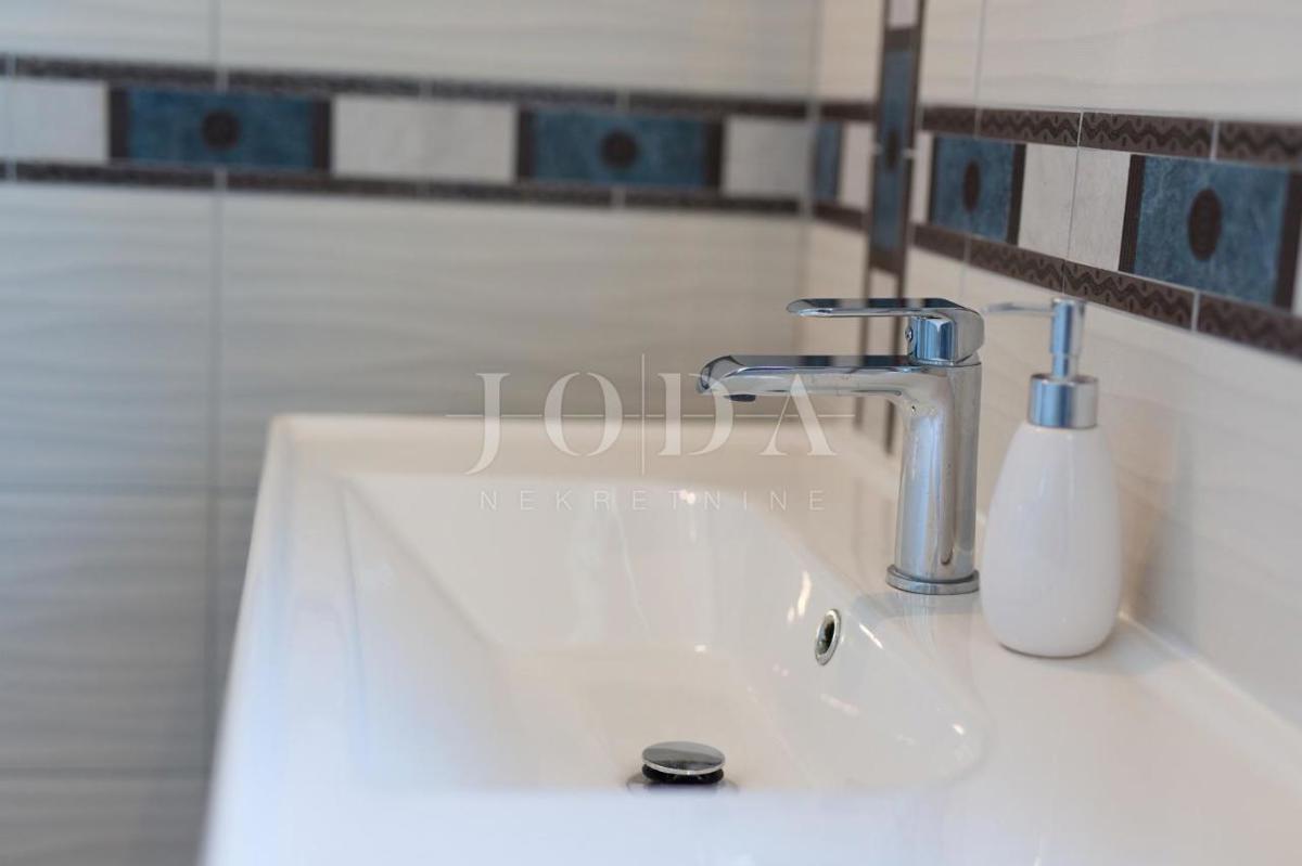 Čudovita vila z bazenom, v bližini Malinske