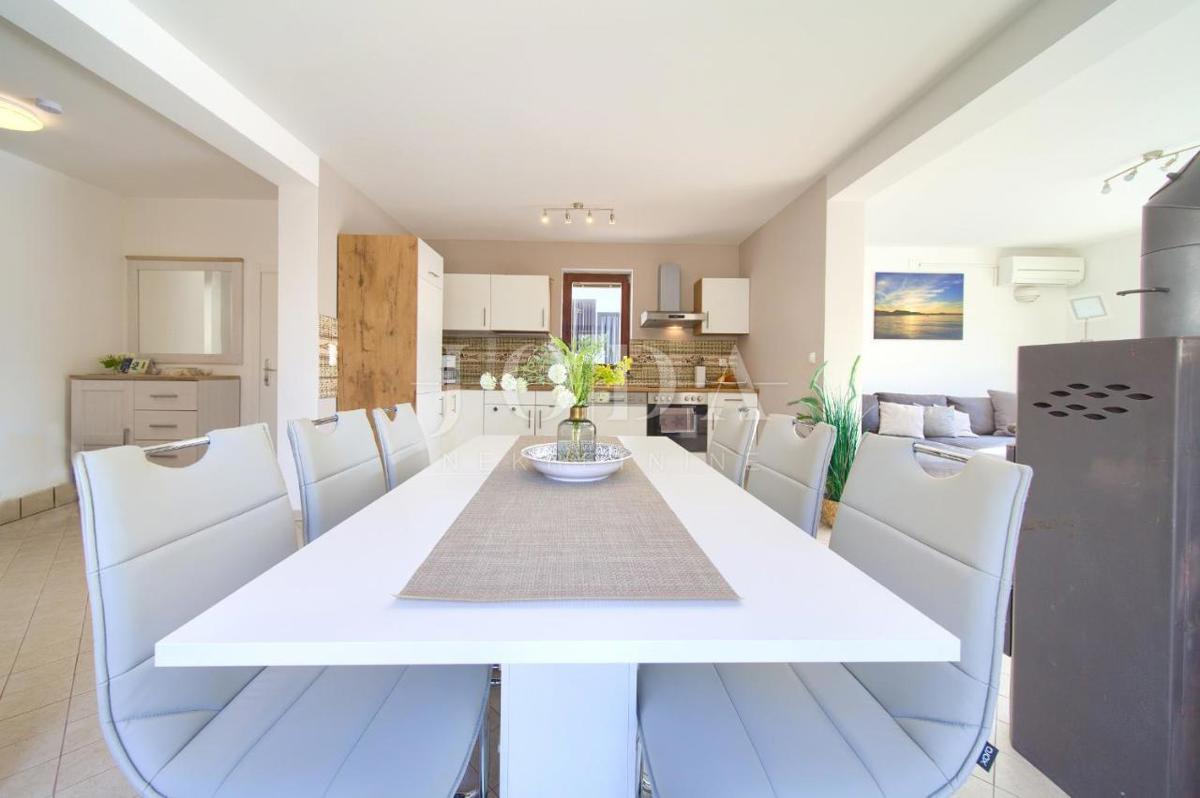 Čudovita vila z bazenom, v bližini Malinske