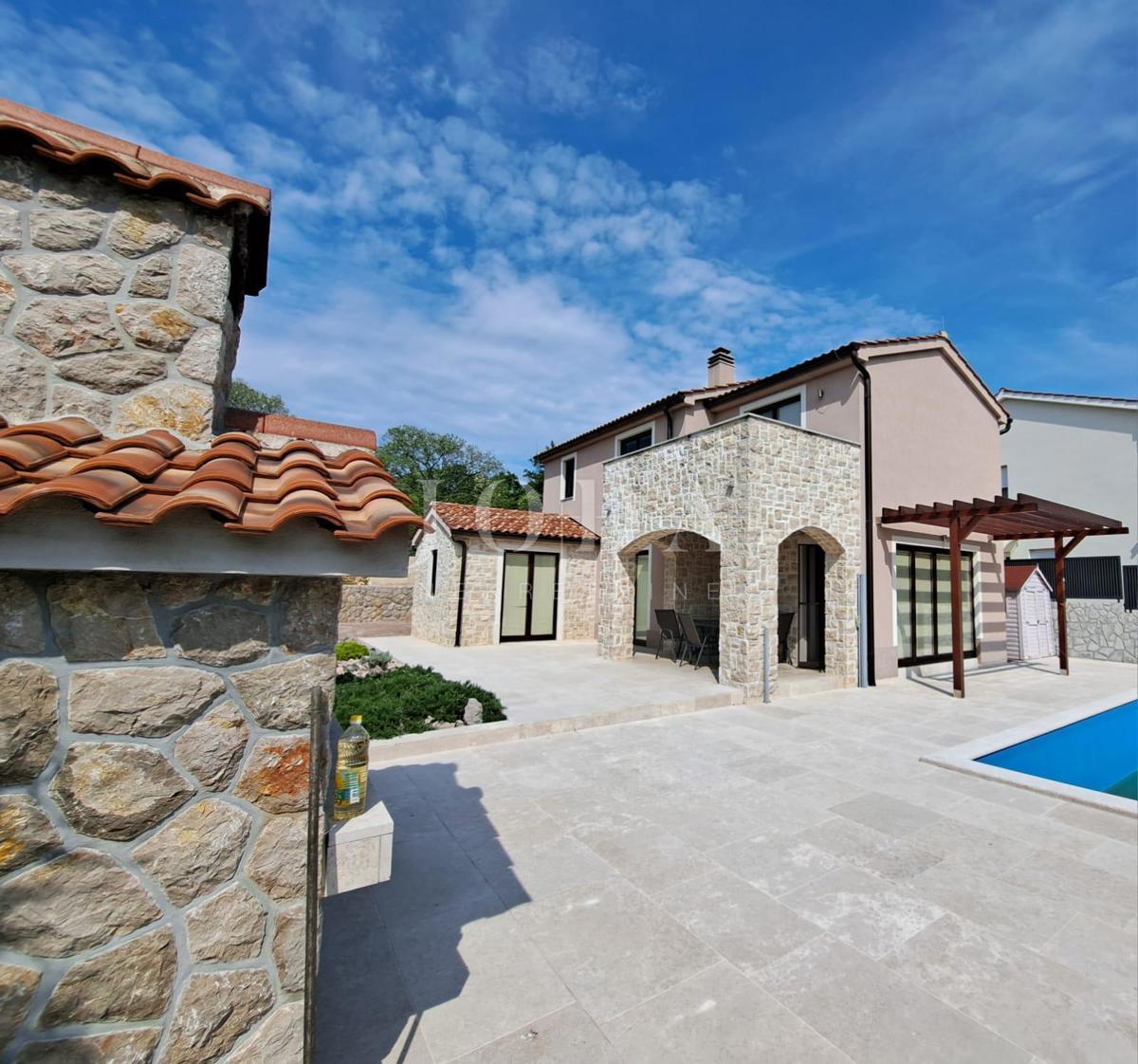 Čudovita vila z bazenom, v bližini Malinske