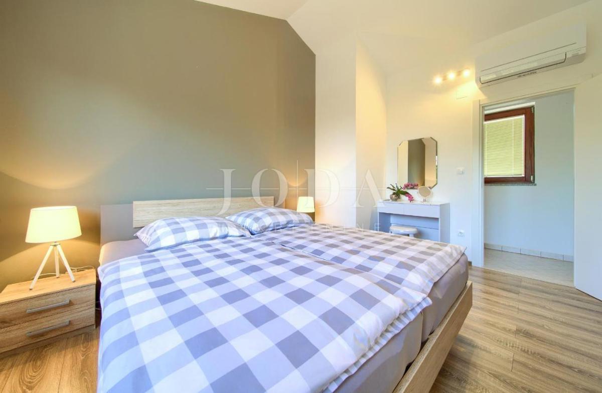 Čudovita vila z bazenom, v bližini Malinske