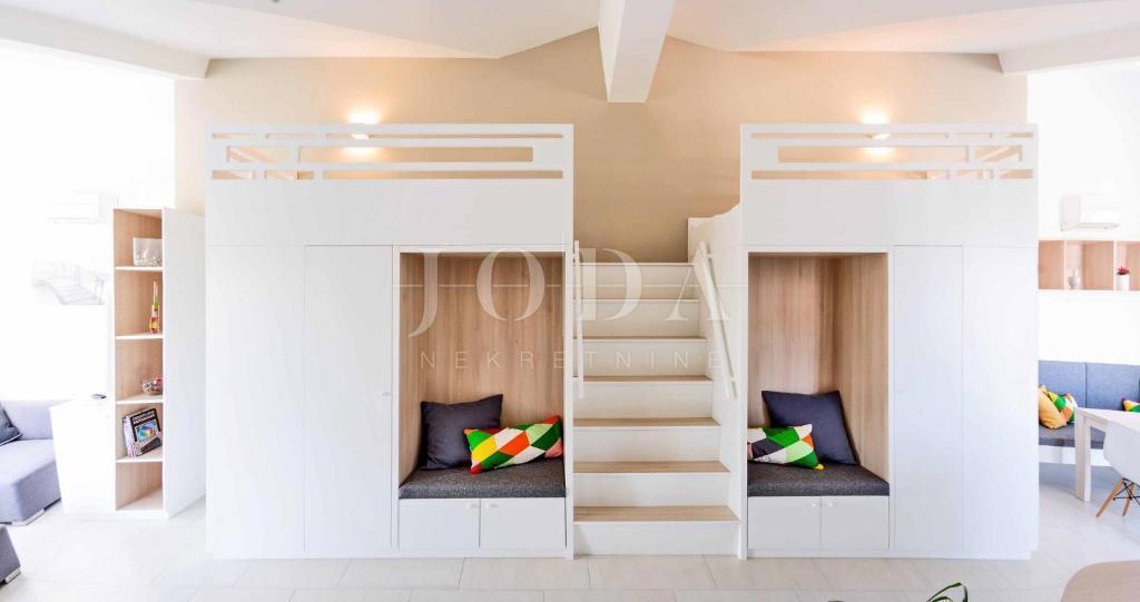 Čudovit apartma s pogledom na morje, Malinska - otok Krk