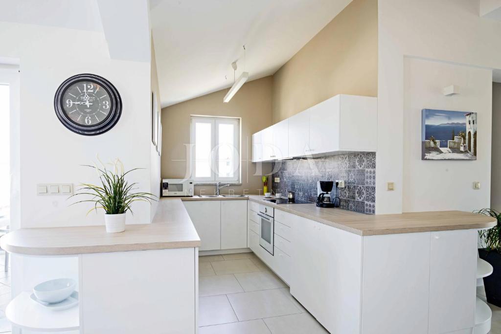 Čudovit apartma s pogledom na morje, Malinska - otok Krk