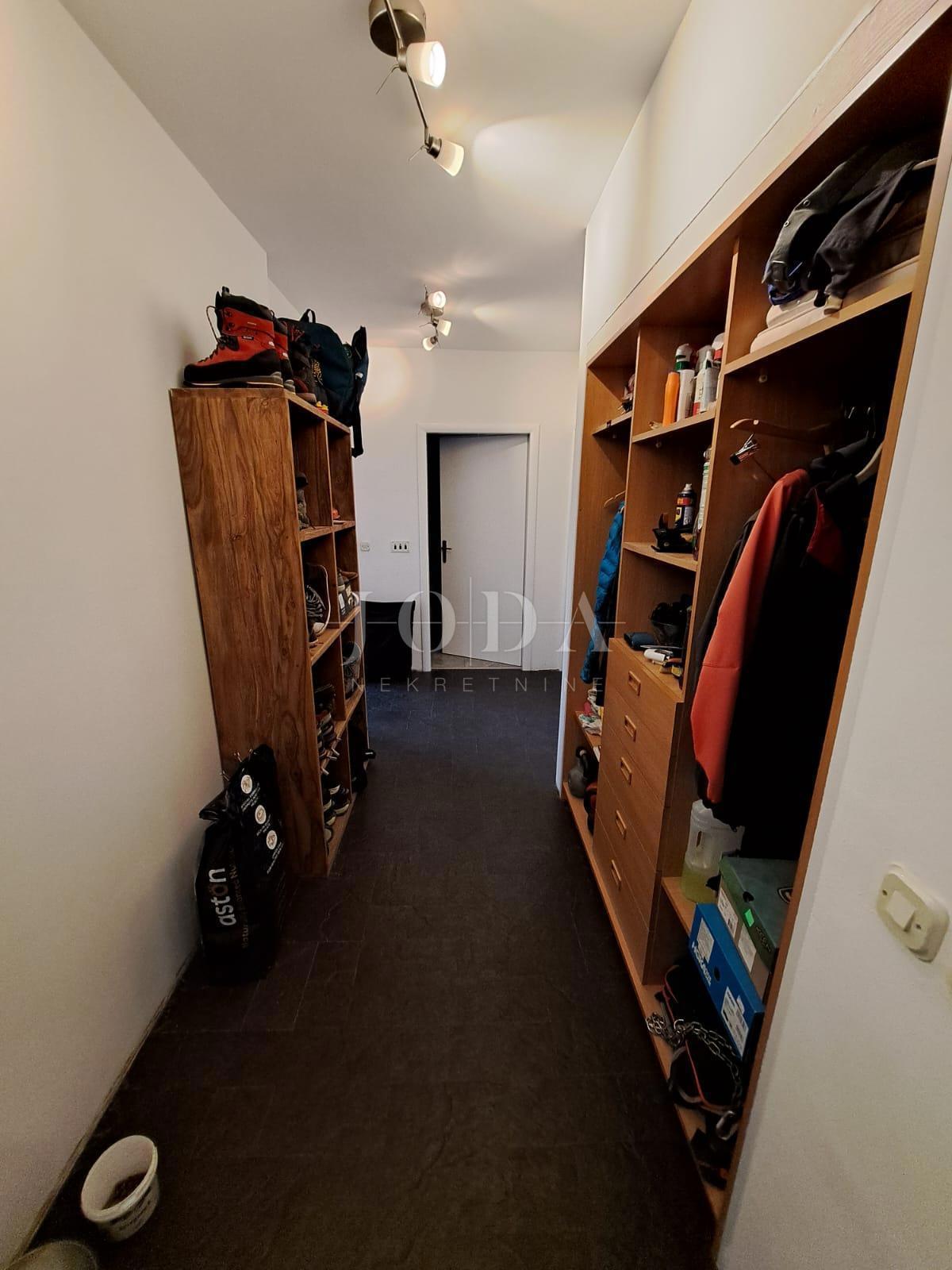 Samostojna hiša z velikim vrtom - Njivice, otok Krk