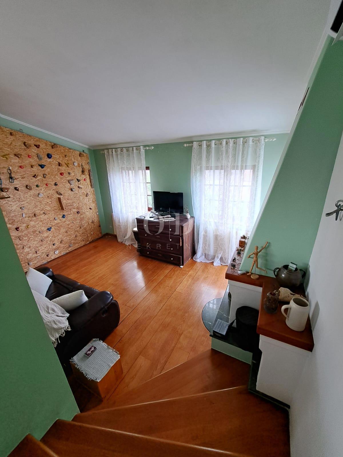 Samostojna hiša z velikim vrtom - Njivice, otok Krk