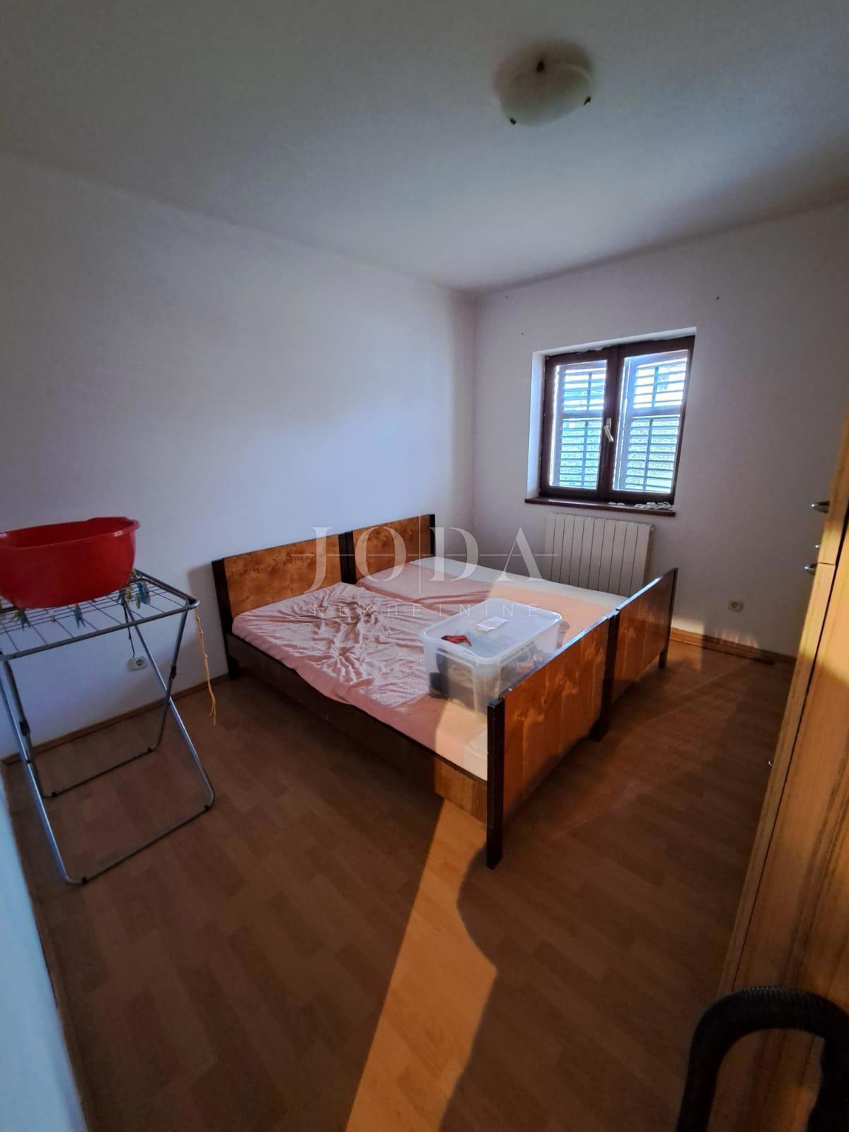 Samostojna hiša z velikim vrtom - Njivice, otok Krk