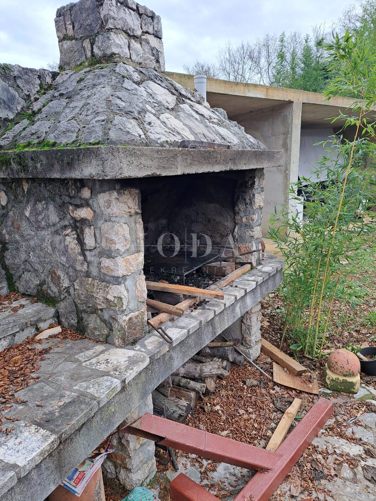 Samostojna hiša z velikim vrtom - Njivice, otok Krk